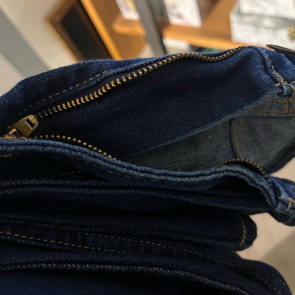 Dark Wash Women’s Old Navy Skinny Jeans - Picture 4 of 5